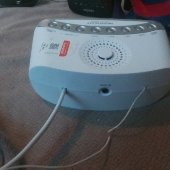 Timex AM/FM Dual Alarm Clock Radio 1.2" Red Display & Line-In T231Y - Picture 4 of 6